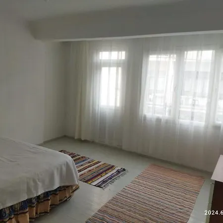Modern Flat Walk To Shops, Cafes Harbour 2 Bedroom Apartament