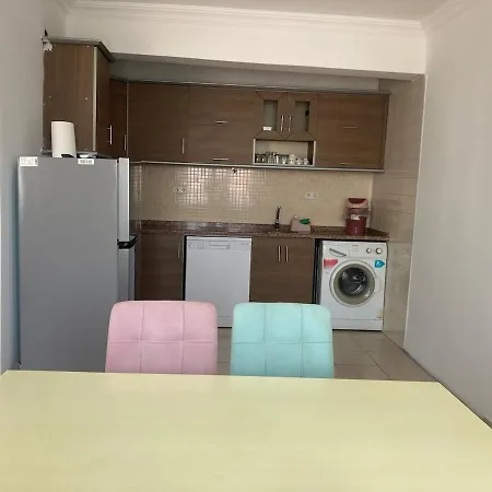 Апартаменты Modern Flat Walk To Shops, Cafes Harbour Фетхие